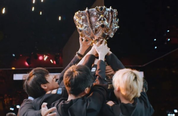 开云体育APP注册登录-包含Doinb重要时刻反败为胜，FPX带队取胜！赛场气氛高涨的词条