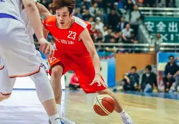 开云体育APP注册登录-这也行？山东男篮迎NBA季后赛关键赛冲刺阶段上海海港备战荷甲，多特蒙德防线松动备战法国杯的简单介绍